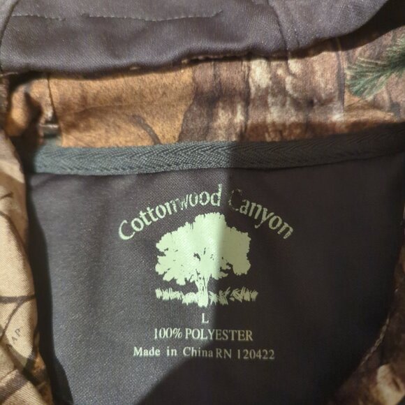 Realtree Large Women's Hoodie - Picture 5 of 8